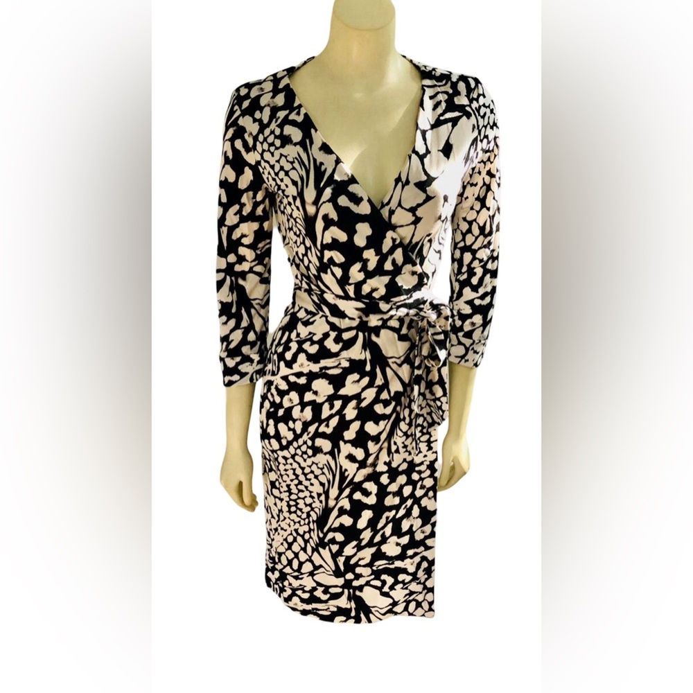 DVF for Neiman Marcus Wrap Dress Size 4
Leopard Print